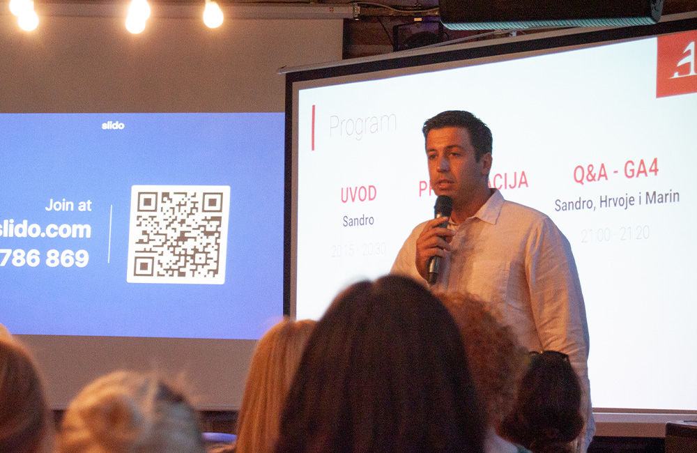 Sandro Lazarić drži prezentaciju na Arbona Digital Happy Hour
